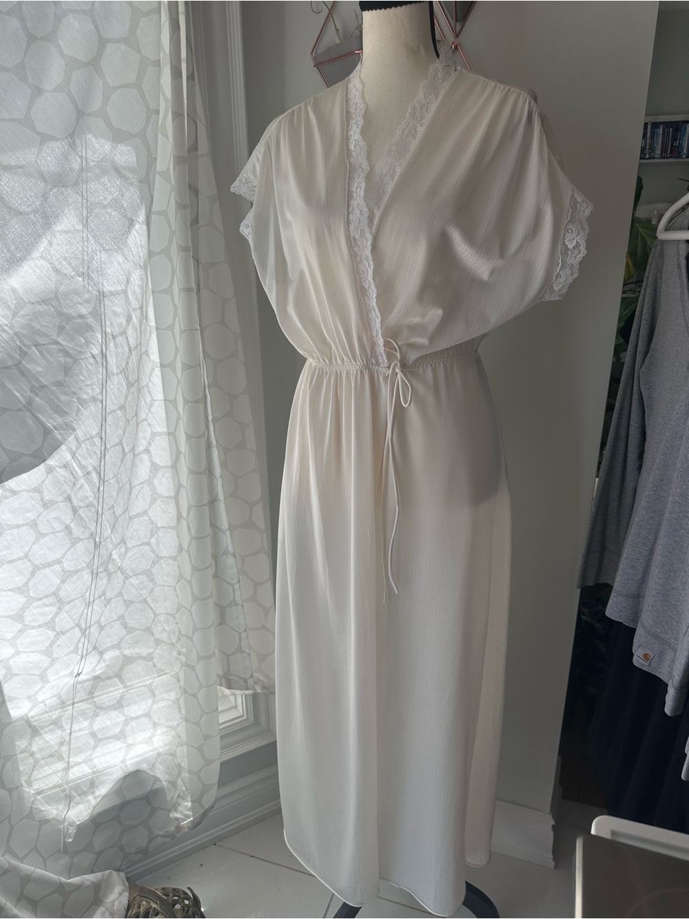 VINTAGE Wedding Bride Bridal Ivory White Lace-Trim Long Robe Fits Medium Large